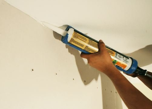 Sealing the Gaps to Soundproof a Room Cheaply